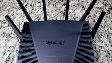 Top view of the Synology RT6600ax router with six antenna