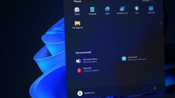 Windows 11 with website recommendations on the Start menu