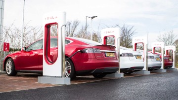 Tesla Supercharger in Canada